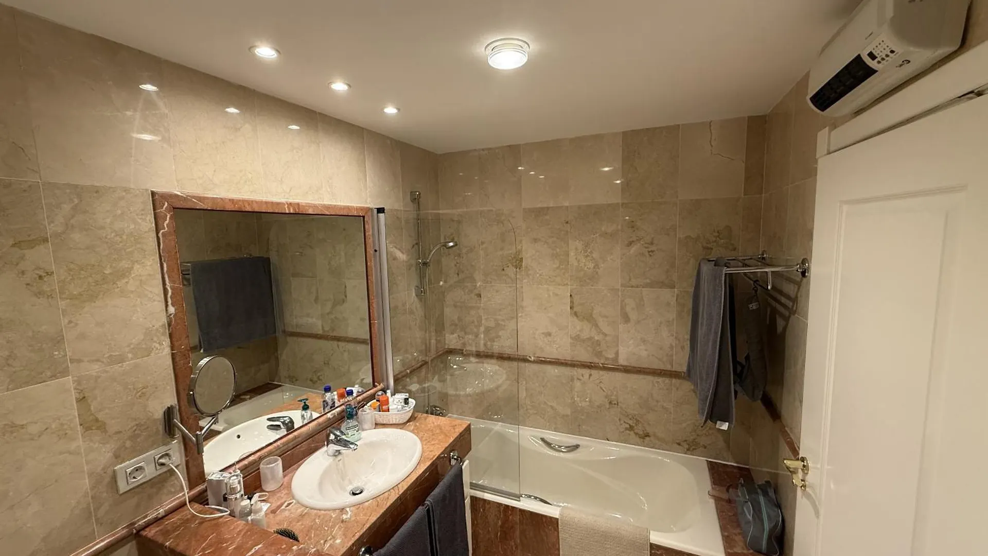 Modern 2 Bedroom Apartment - Hacienda Del Sol Estepona Spain